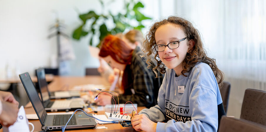 Girls'Day beim EMC Test in Dortmund: 1 Tag als Elektroingenieurin