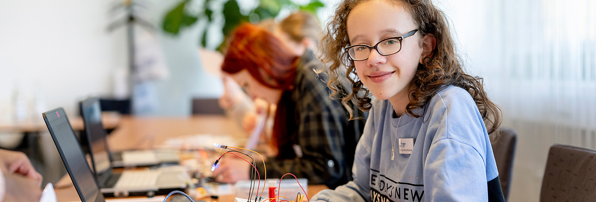 Girls'Day beim EMC Test in Dortmund: 1 Tag als Elektroingenieurin